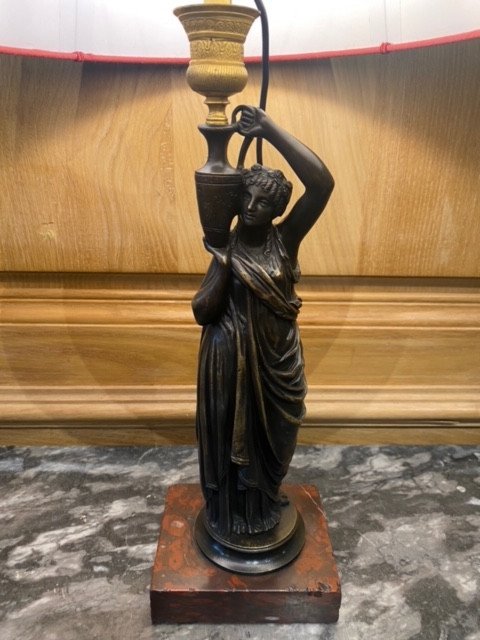 Lampe représentant une Femme au drapé à l’antique,  signée C. H. Ferrat (1830-1882) -photo-4