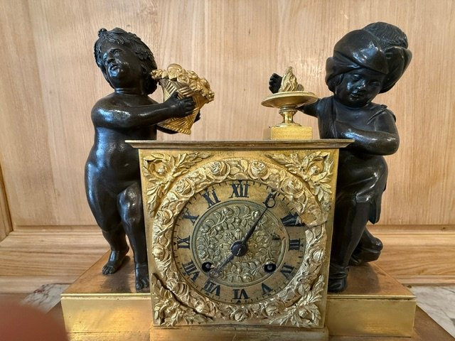 Gilded Bronze Clock With Children Playing In Brown Patina From The Restoration Period.-photo-3
