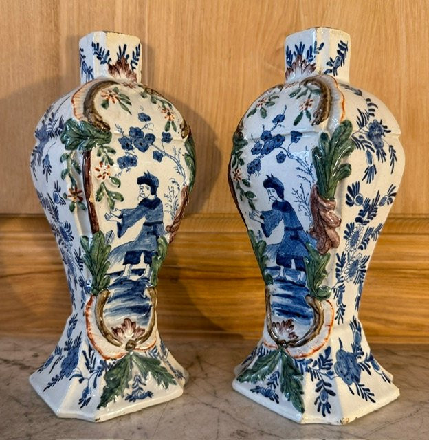  Paire de vases en faïence de Delft polychromes d’époque XVIII eme-photo-3