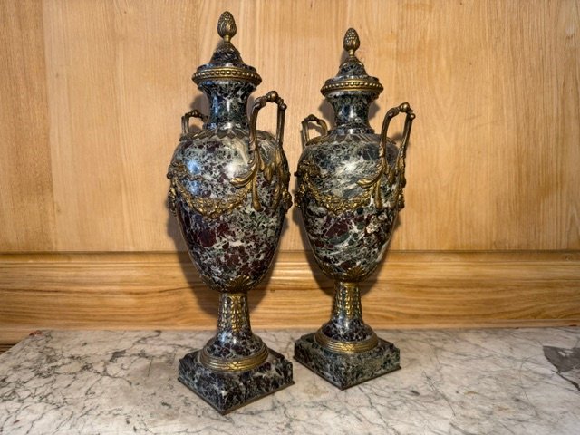 Paire d’urnes en marbre vert de mer et bronze patiné de style Louis XVI-photo-2
