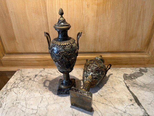 Paire d’urnes en marbre vert de mer et bronze patiné de style Louis XVI-photo-4