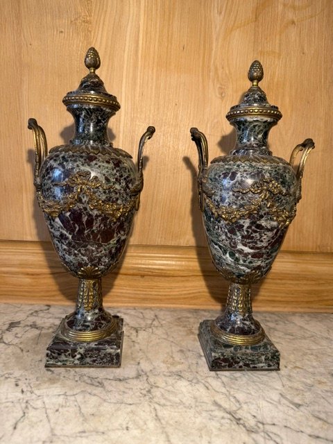 Paire d’urnes en marbre vert de mer et bronze patiné de style Louis XVI-photo-2