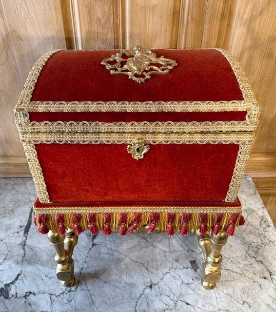18th Century Turned And Gilded Wood Base With Removable Travel Box.-photo-3