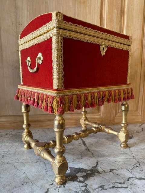 18th Century Turned And Gilded Wood Base With Removable Travel Box.-photo-4