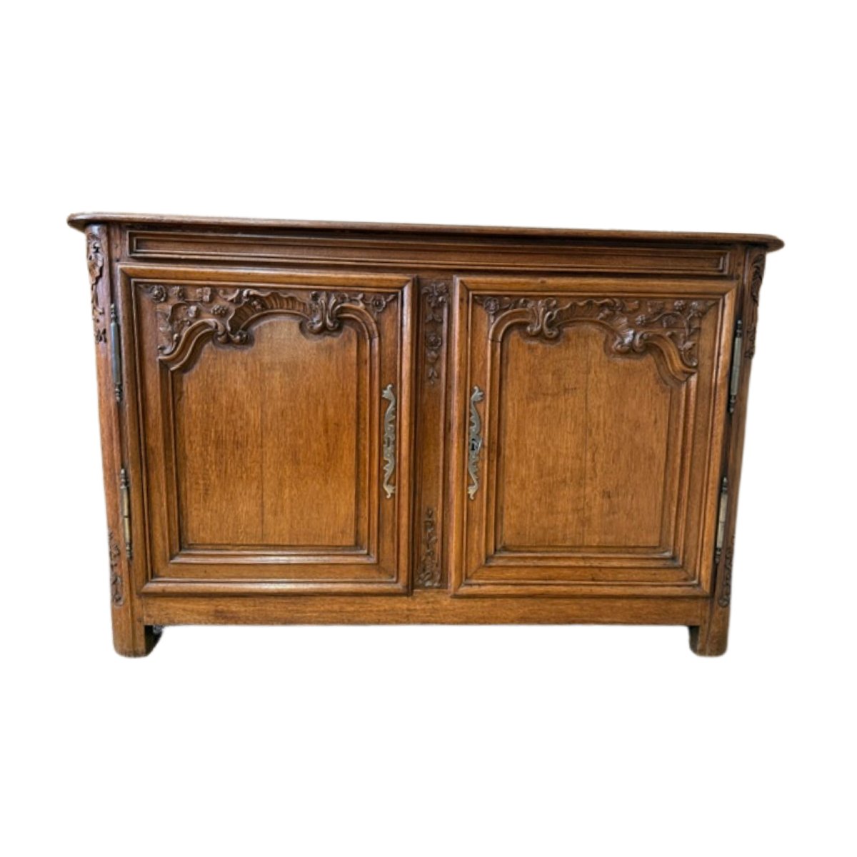 Elegant 18th Century Woodwork Buffet Opening With Two Wide Oak Doors