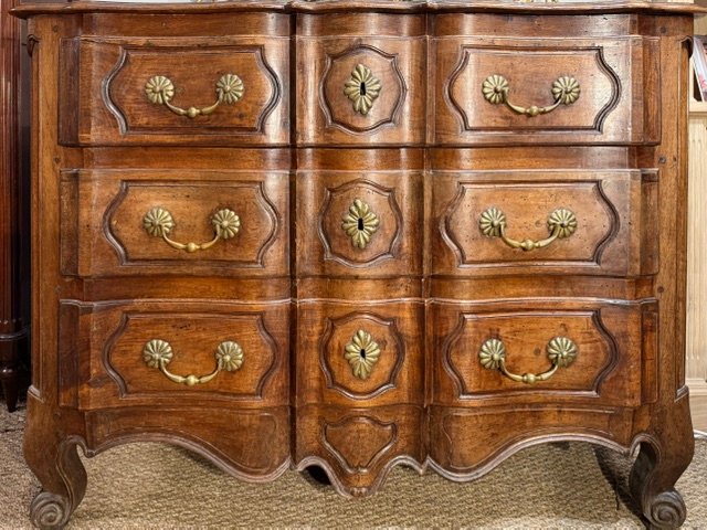 Commode de forme arbalète d’époque Louis XV en noyer mouluré-photo-2