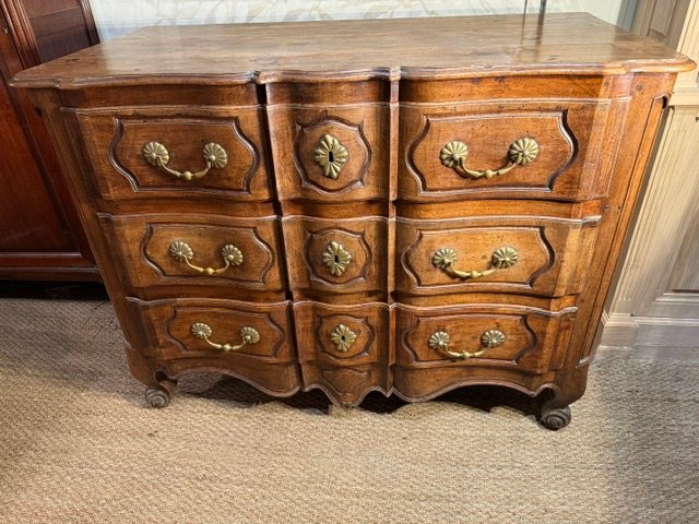Commode de forme arbalète d’époque Louis XV en noyer mouluré-photo-3