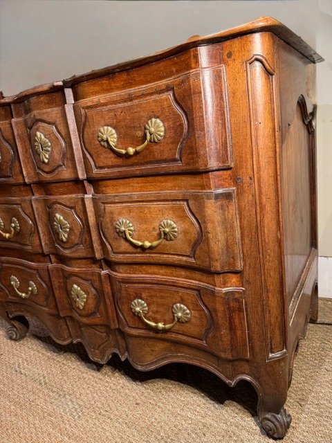 Commode de forme arbalète d’époque Louis XV en noyer mouluré-photo-4