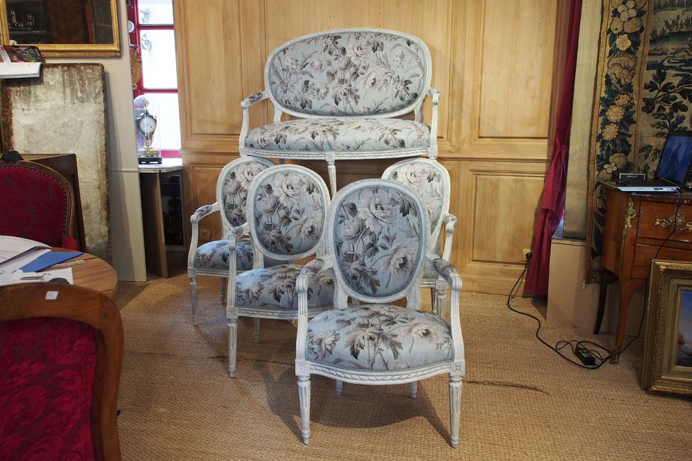 Salon composé de 4 fauteuils époque Louis XVI et un petit ca-photo-2