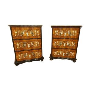 Rare paire de petites commodes italiennes du XVIII eme siècle