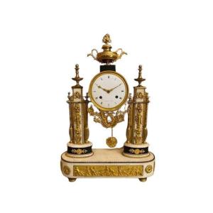 Large Louis XVI Clock In Two-tone Marble And Chiseled And Gilded Bronze 
