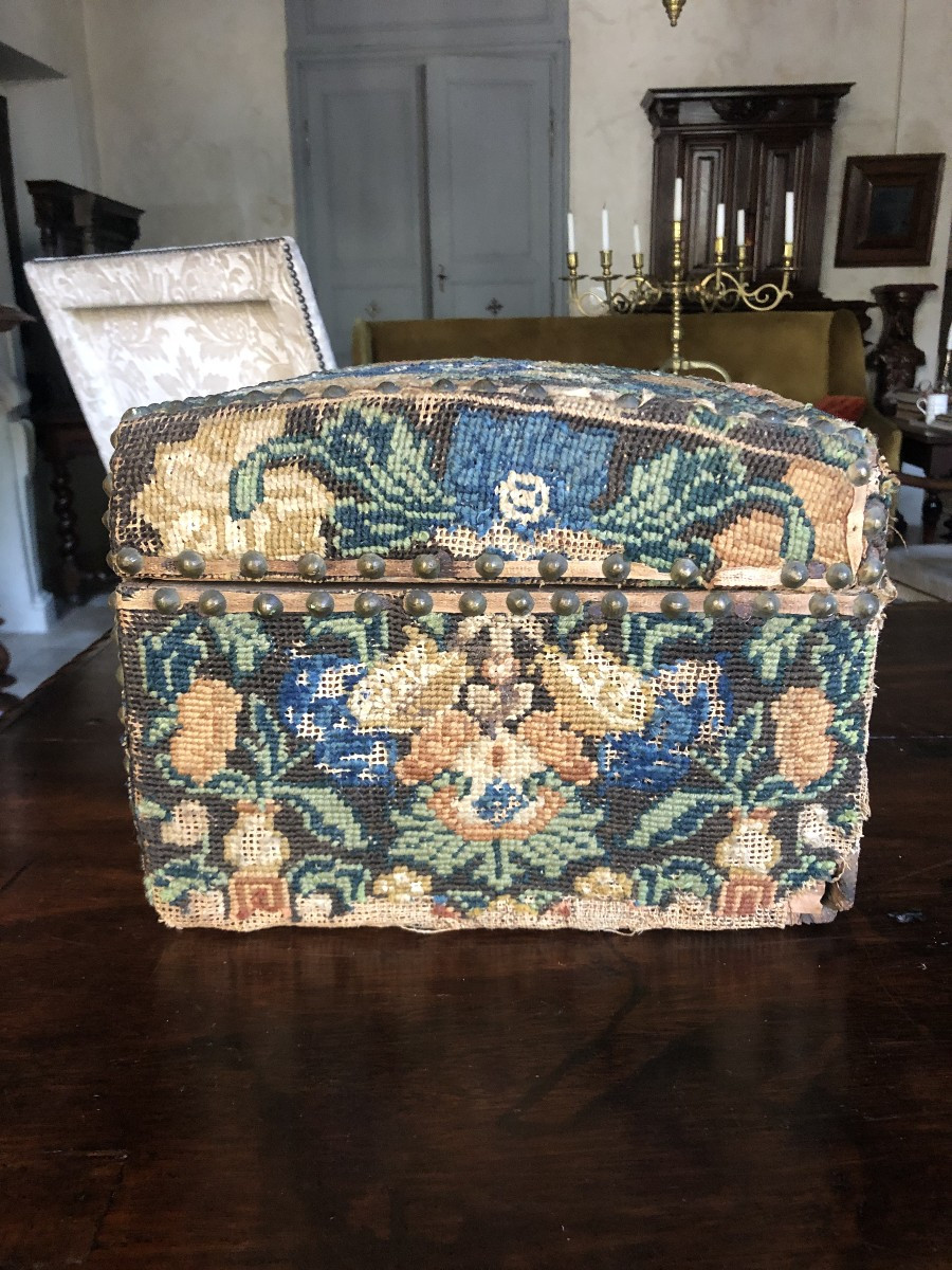 Casket, 18th Century.-photo-1