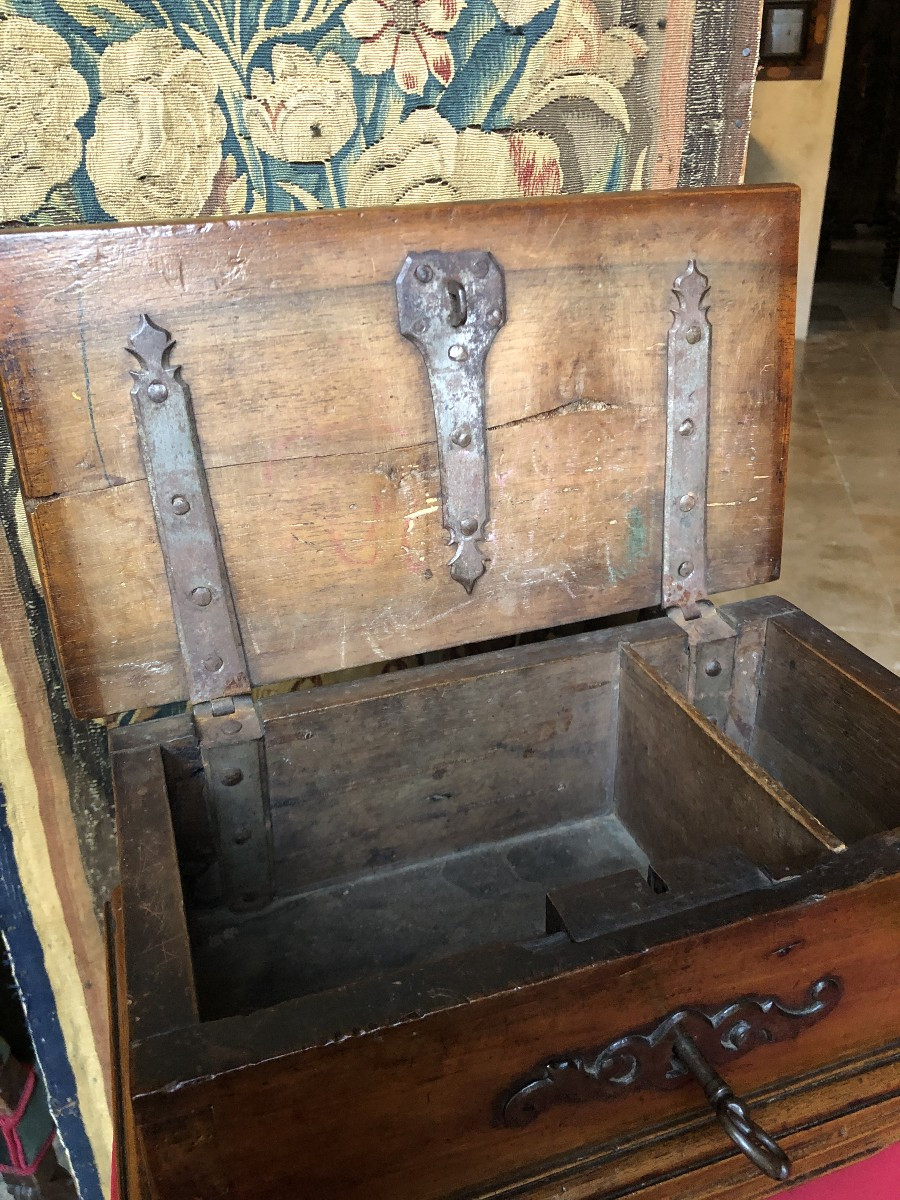 Casket, 17th Century.-photo-3