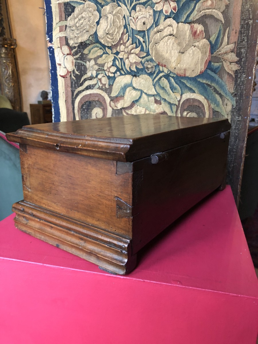 Casket, 17th Century.-photo-1