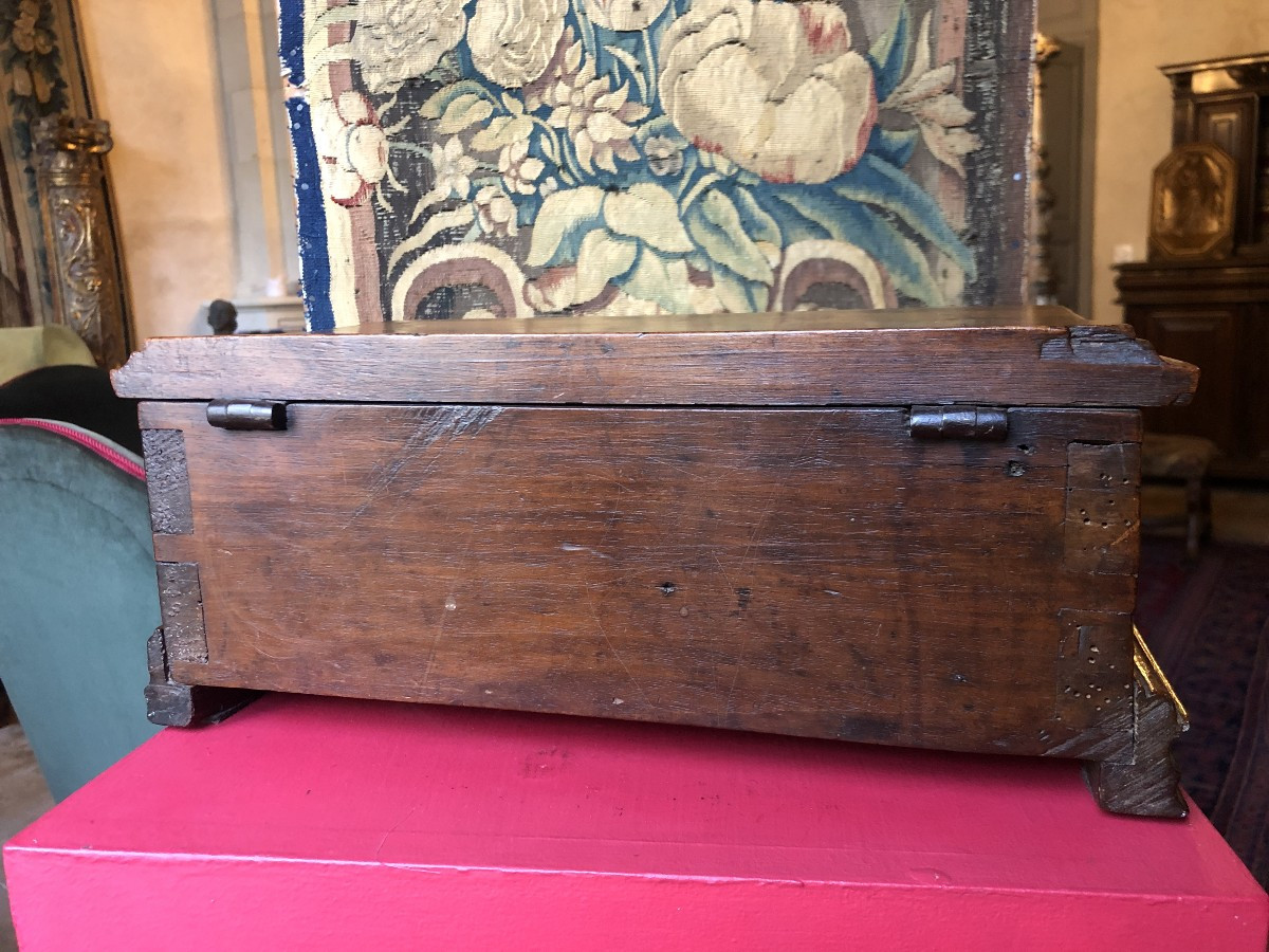 Casket, 17th Century.-photo-2