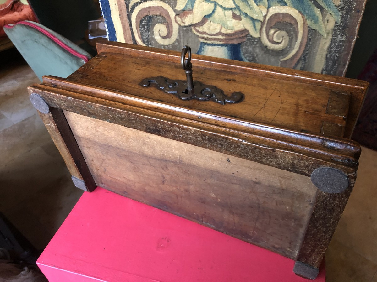 Casket, 17th Century.-photo-3