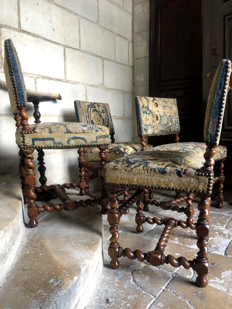 Quatre chaises Louis XIII . -photo-3