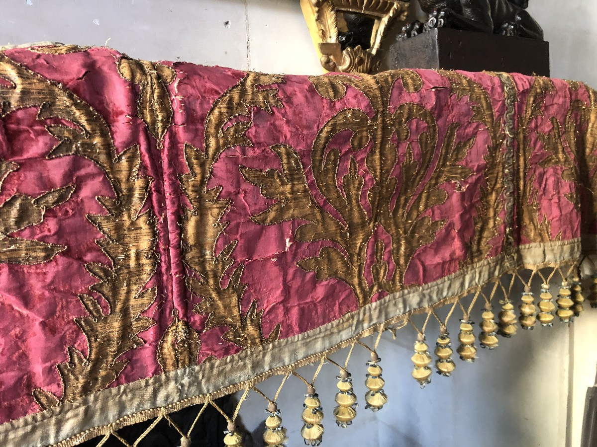 Lambrequin, 17th Century -photo-3