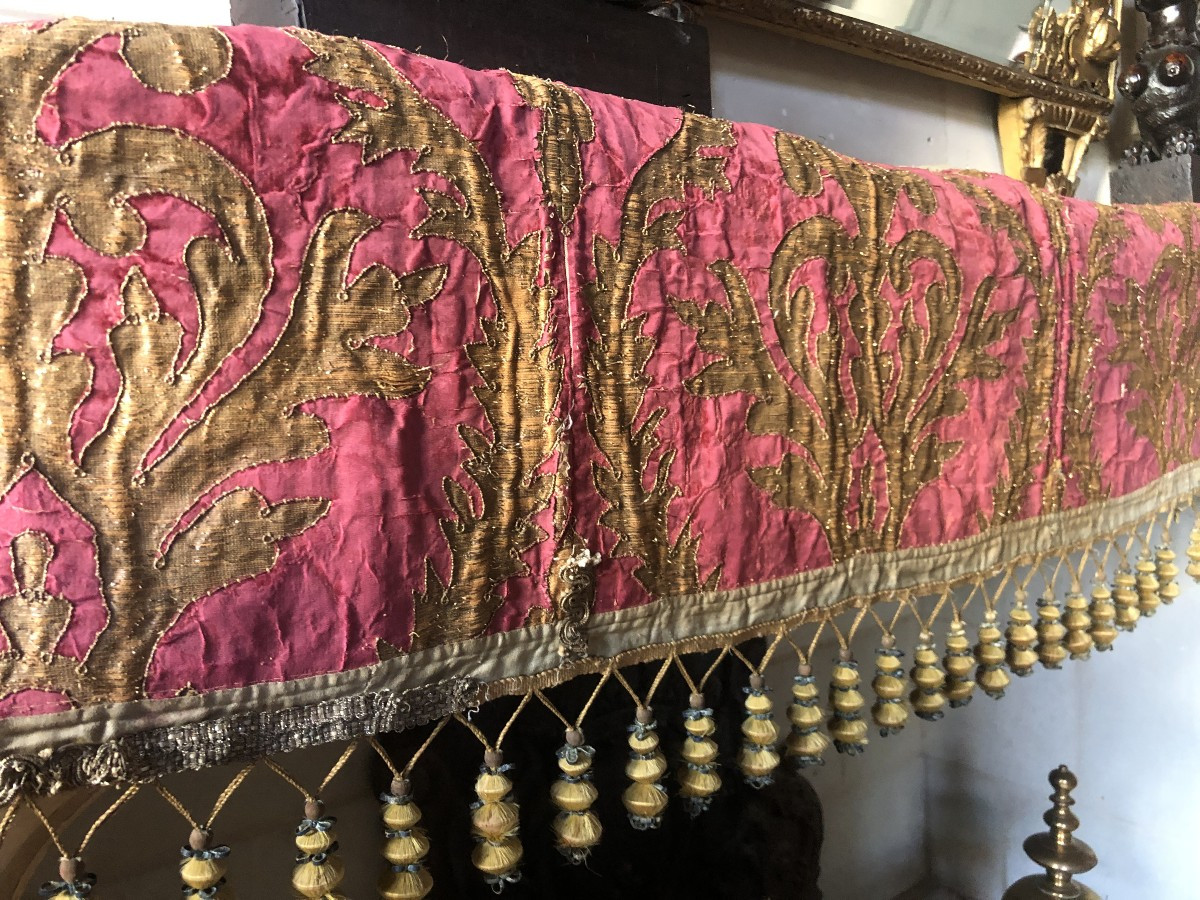 Lambrequin, 17th Century 