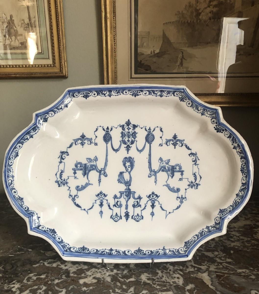 Grand plat de Moustiers, XVIIIème .