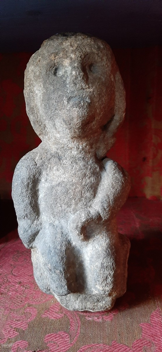 Sculpture en pierre .