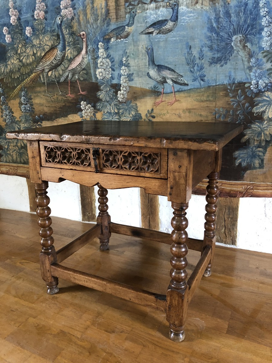 Petite table, XVIIème .