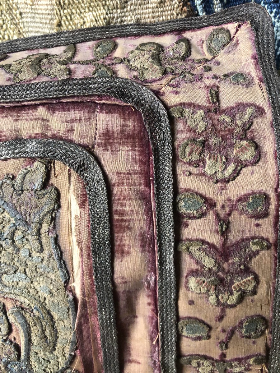 Fabrics, 17th Century .-photo-1