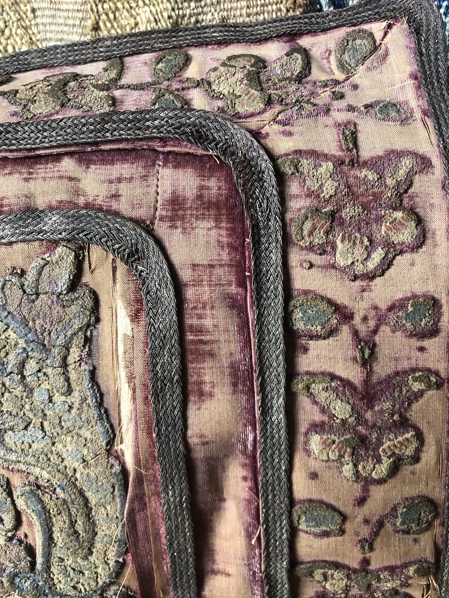 Fabrics, 17th Century .-photo-2
