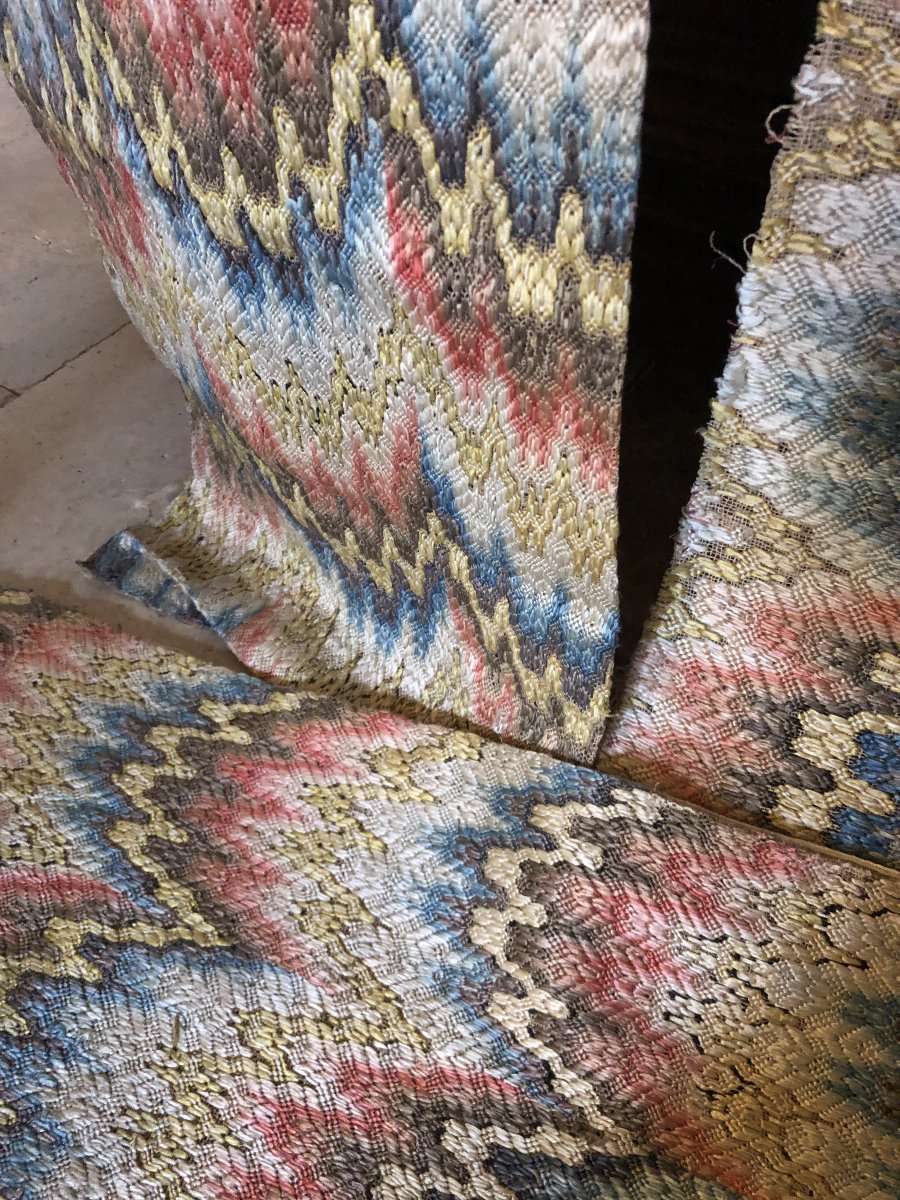 Textiles, 17th Century.-photo-2