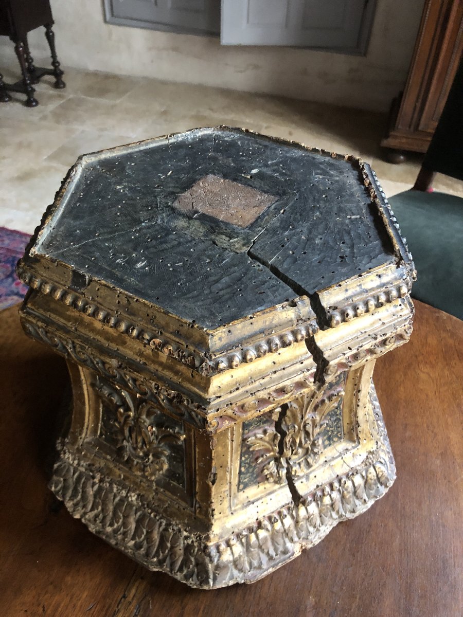 17th-century Pedestal.-photo-1