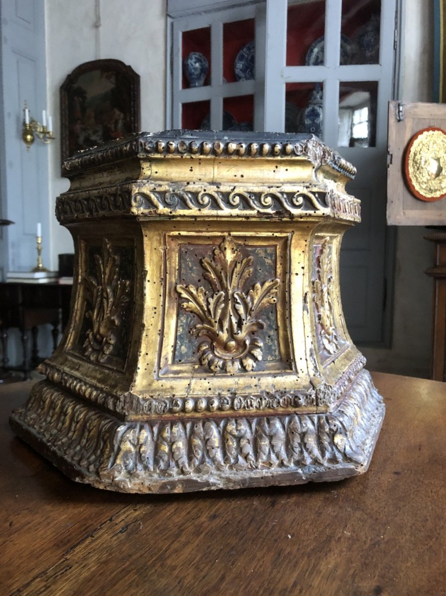 17th-century Pedestal.