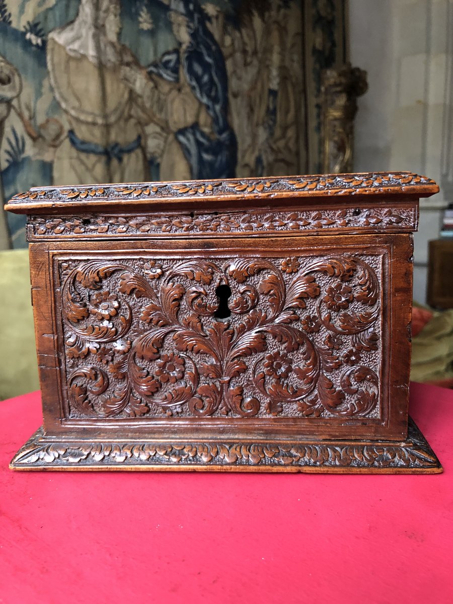 Coffret en bois de Sainte Lucie, XVIIème .-photo-2