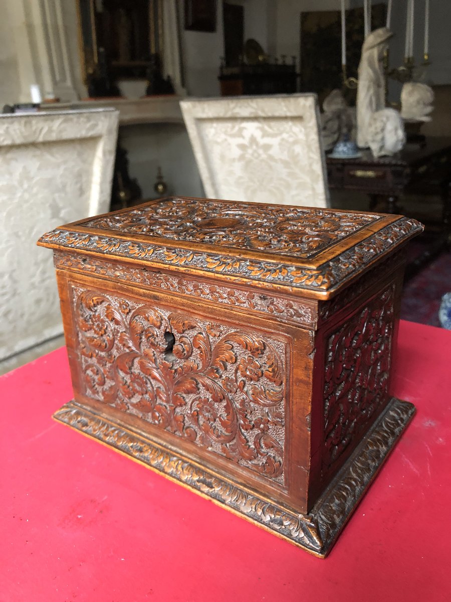 Coffret en bois de Sainte Lucie, XVIIème .-photo-4