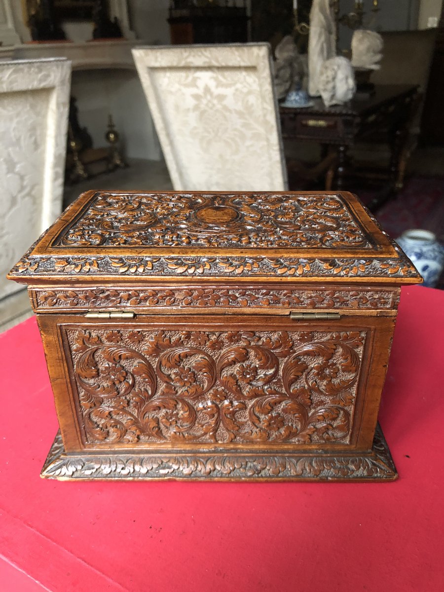 Coffret en bois de Sainte Lucie, XVIIème .-photo-2