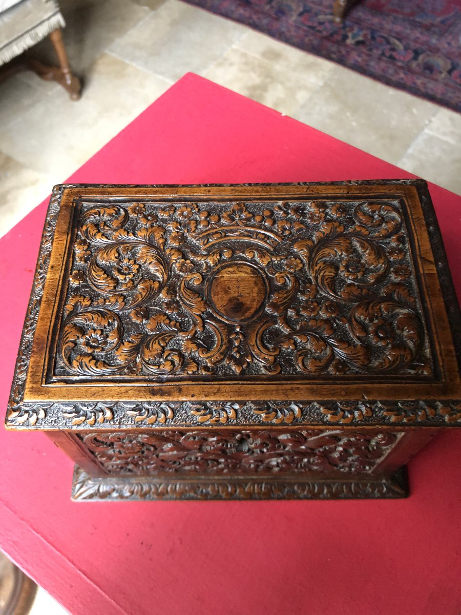 Coffret en bois de Sainte Lucie, XVIIème .-photo-4