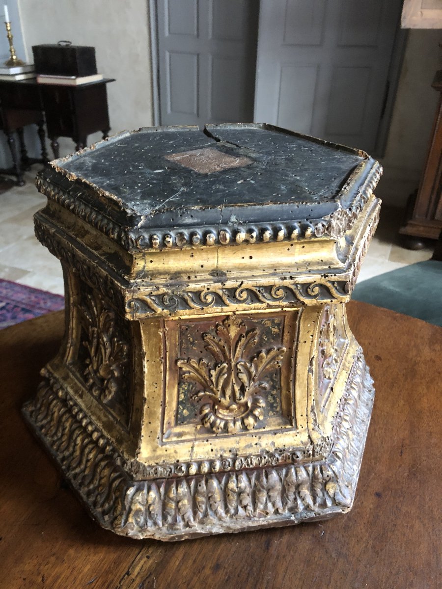 17th-century Base.-photo-3