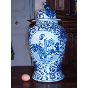 Large Covered Vase, 19th Century.