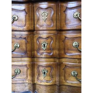 Crossbow Chest Of Drawers, 18th Century.