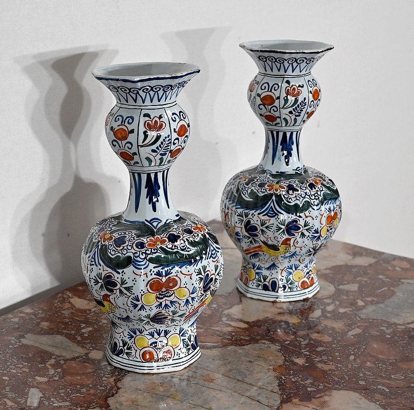 Paire De Vases En Faïence Polychrome De Delft – XIXe