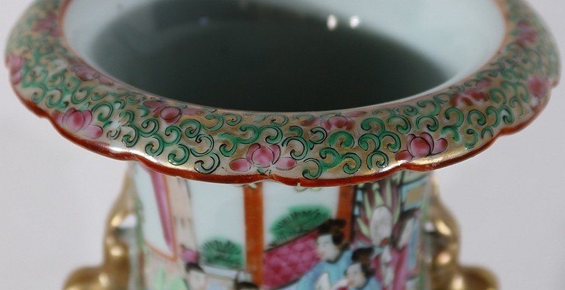 Canton Porcelain Vase On Wooden Base, China - Nineteenth-photo-3