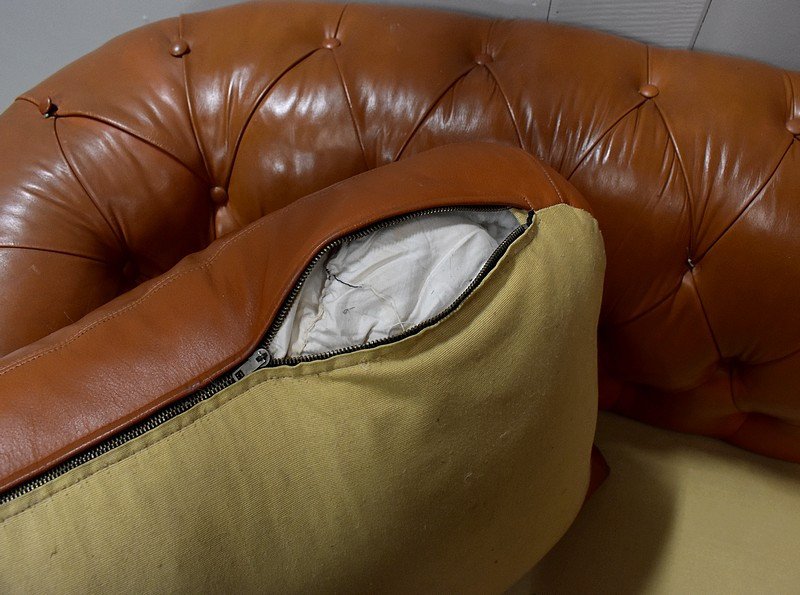 Padded Leather Chesterfield Sofa - Late Nineteenth-photo-2