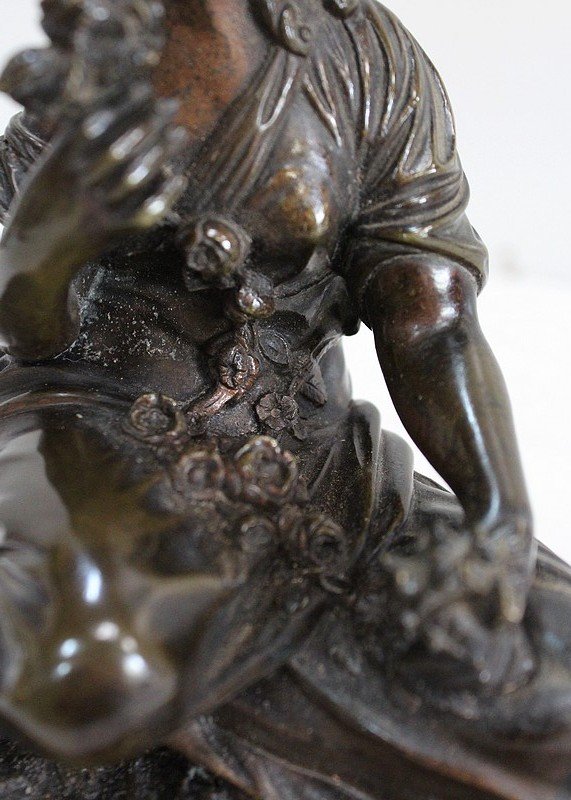 Bronze à Patine Brune D’une « Jeune Fille Aux Fleurs » – Début XXe-photo-1