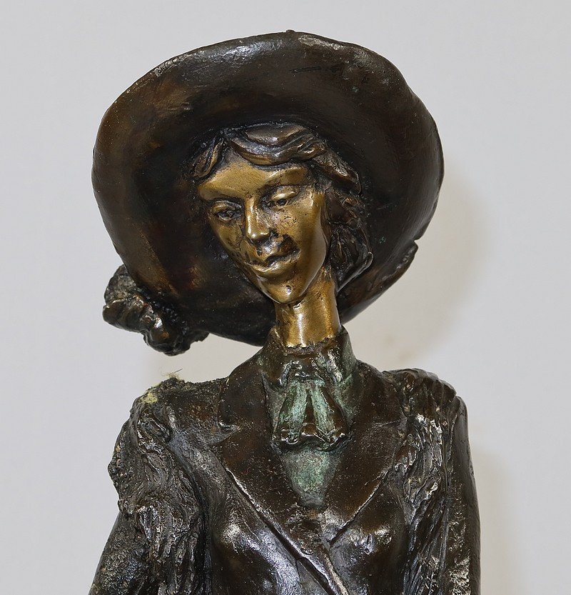 Important Bronze « La Dame Au Lévrier » D’après D. Chiparus – XXe-photo-1
