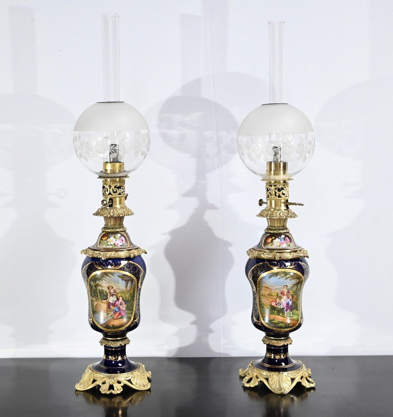 Paire De Lampes à Pétrole En Porcelaine De Sèvres Et Bronze, époque Napoléon III – Milieu XIXe