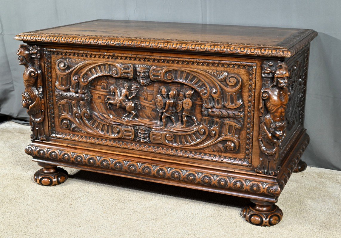 French Walnut Chest, Italian Renaissance Style – Late 18th Century-photo-3