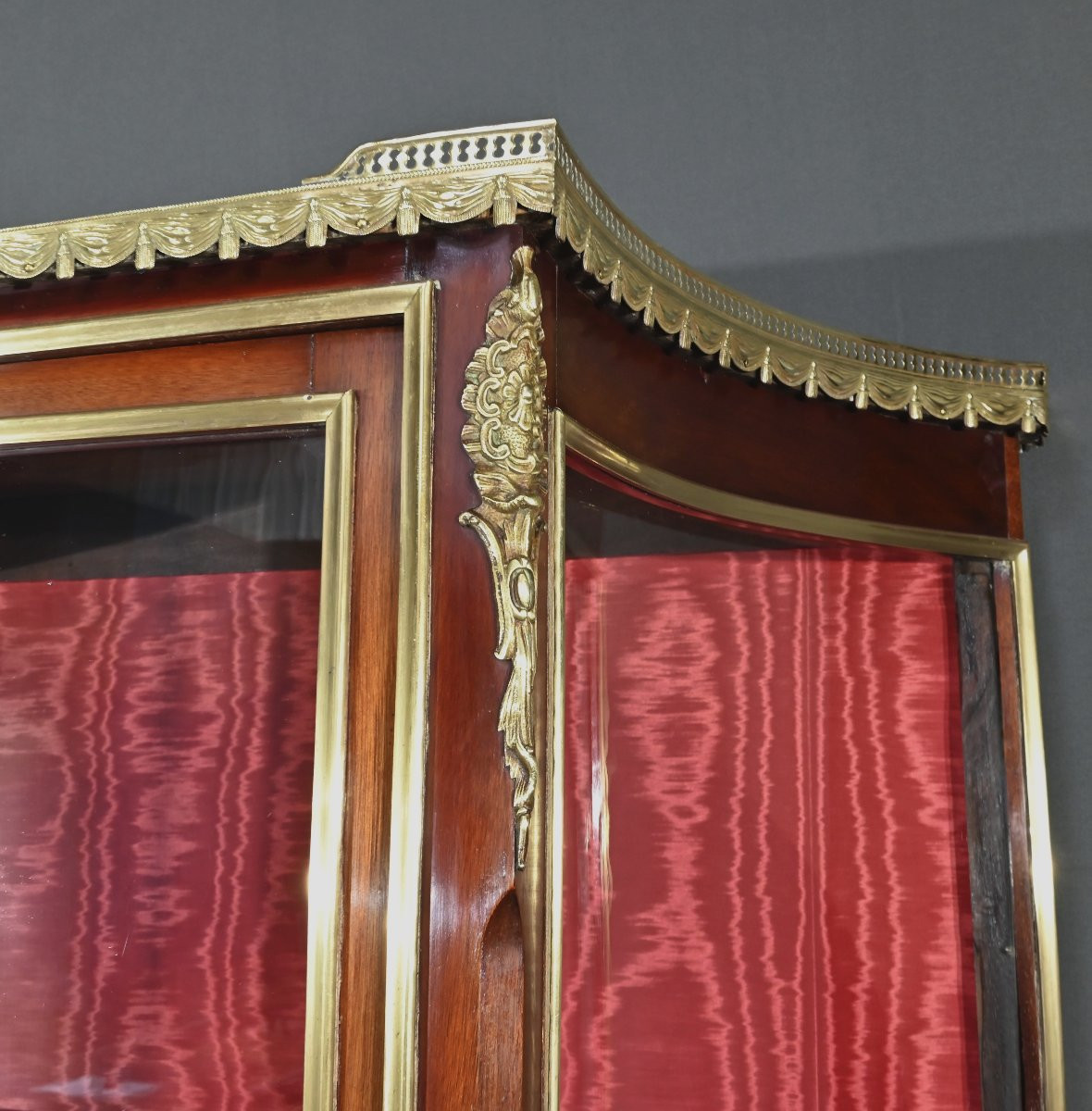 Mahogany Display Case, Louis XV / Louis XVI Transition Style – 1st Part Of The 20th Century-photo-2