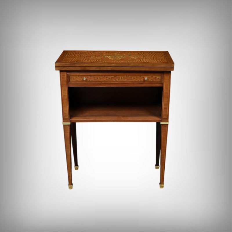 Petite Table à Jeux en Marqueterie, Style Louis XVI – Début XXe