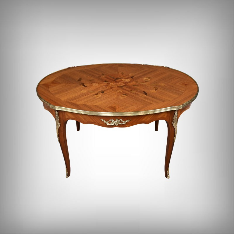 Table Basse en Marqueterie de Bois de Rose, style Louis XV – Milieu XXe