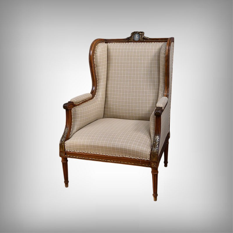 Fauteuil Bergère à Oreilles en Noyer, style Louis XVI – Fin XIXe
