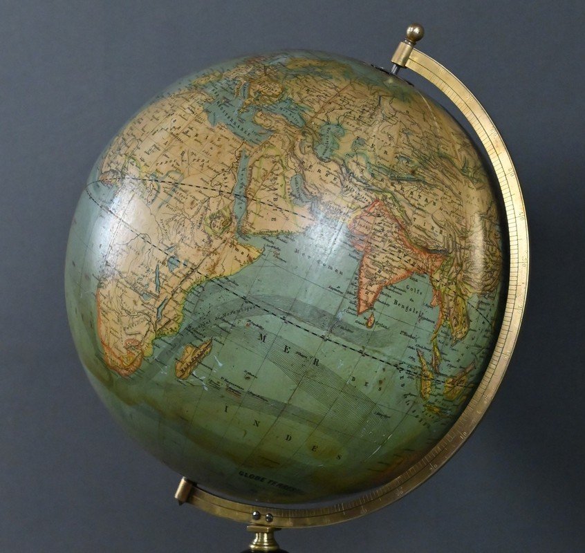 Globe Terrestre ed.Hachette, signé M. Vivien de Saint Martin – 1870-photo-1